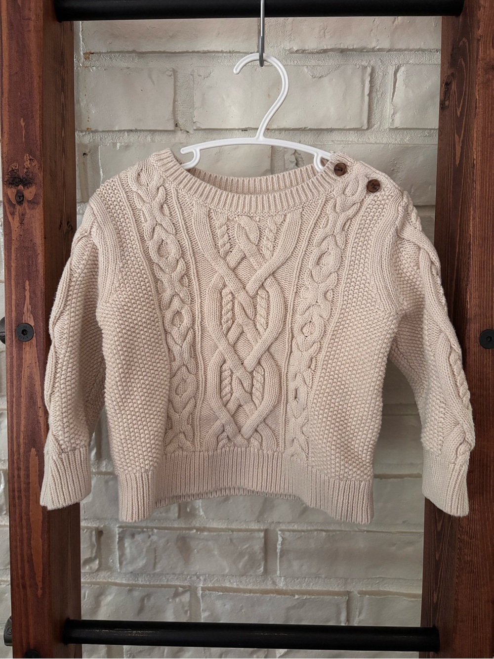 ✨3/$25✨ GAP Cream Cable-Knit Crew Sweater with Shoulder Buttons